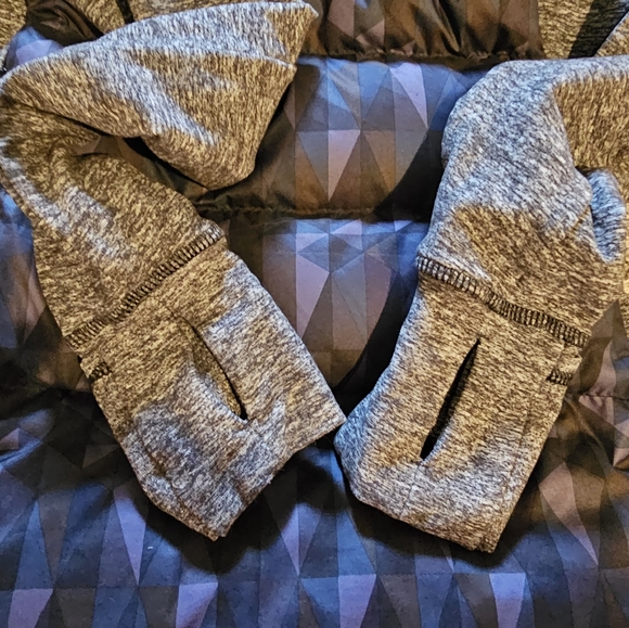 STUNNING LULULEMON FLUFF OFF GOOSE PUFFER JACKET - Picture 6 of 10